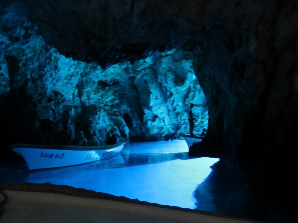 Gruta Azul em Bisevo - Croácia praias e pontos turísticos