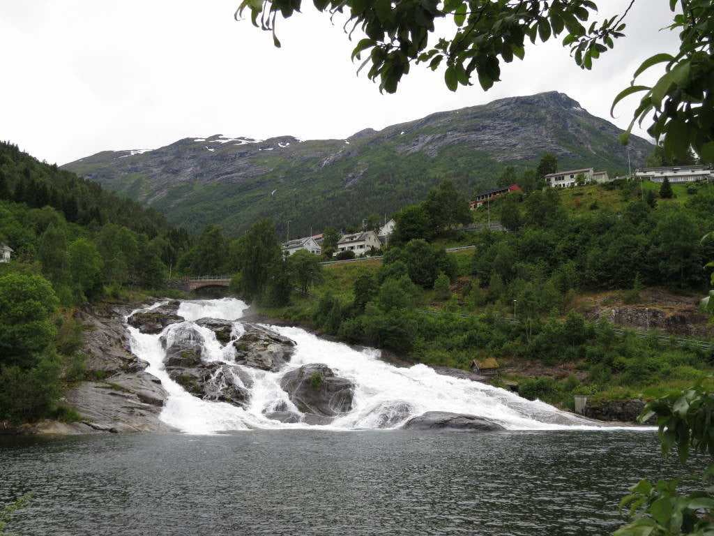Hellesyltfossen - Fiorde de Geiranger - O mais belo dos fiordes na Noruega