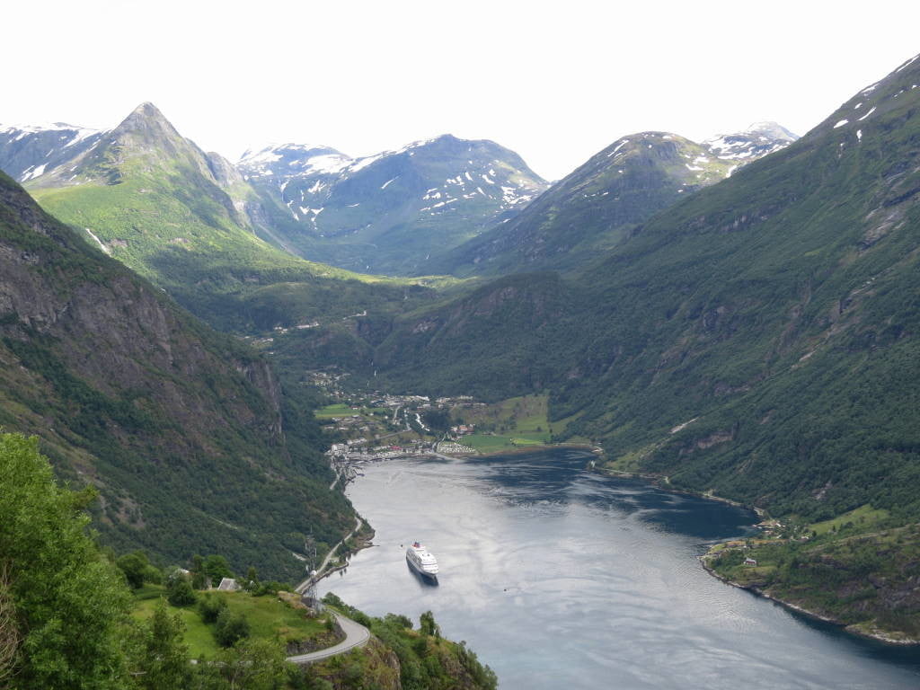 Fiorde de Geiranger visto do Belvedere de Ornevegen - O mais belo dos fiordes na Noruega