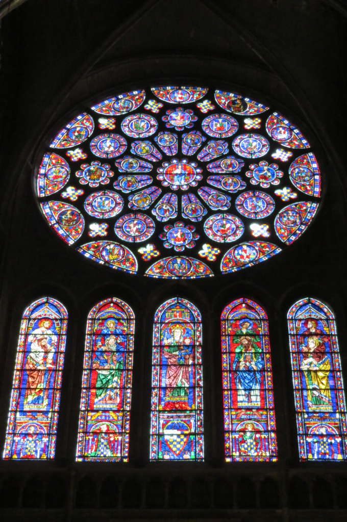 Vitrais da catedral - O que fazer em Chartres França- Passeio perto de Paris