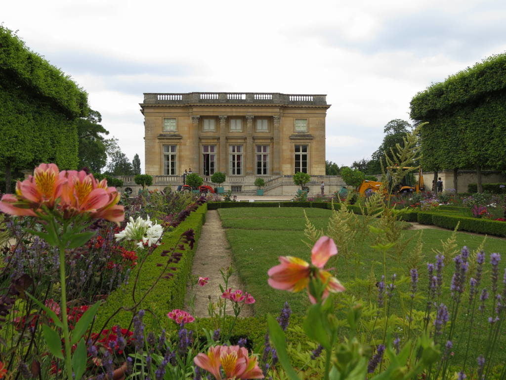 O Petit Trianon visto do Jardim Francês - O Palácio de Versalhes