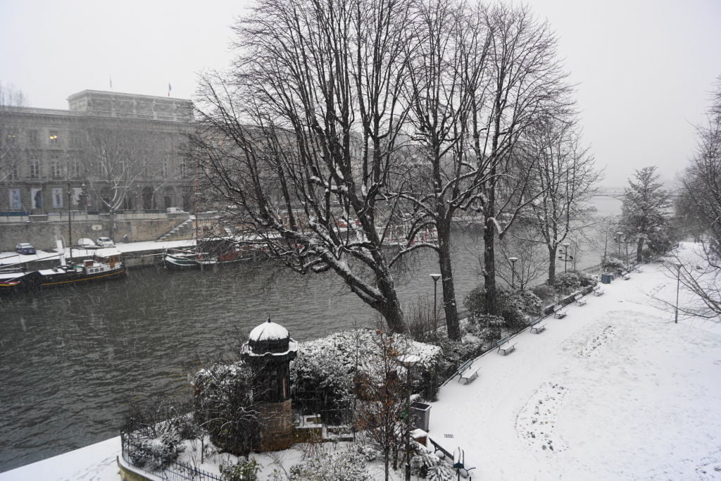 Square du Vert Galant - Viajar para Paris no inverno com neve