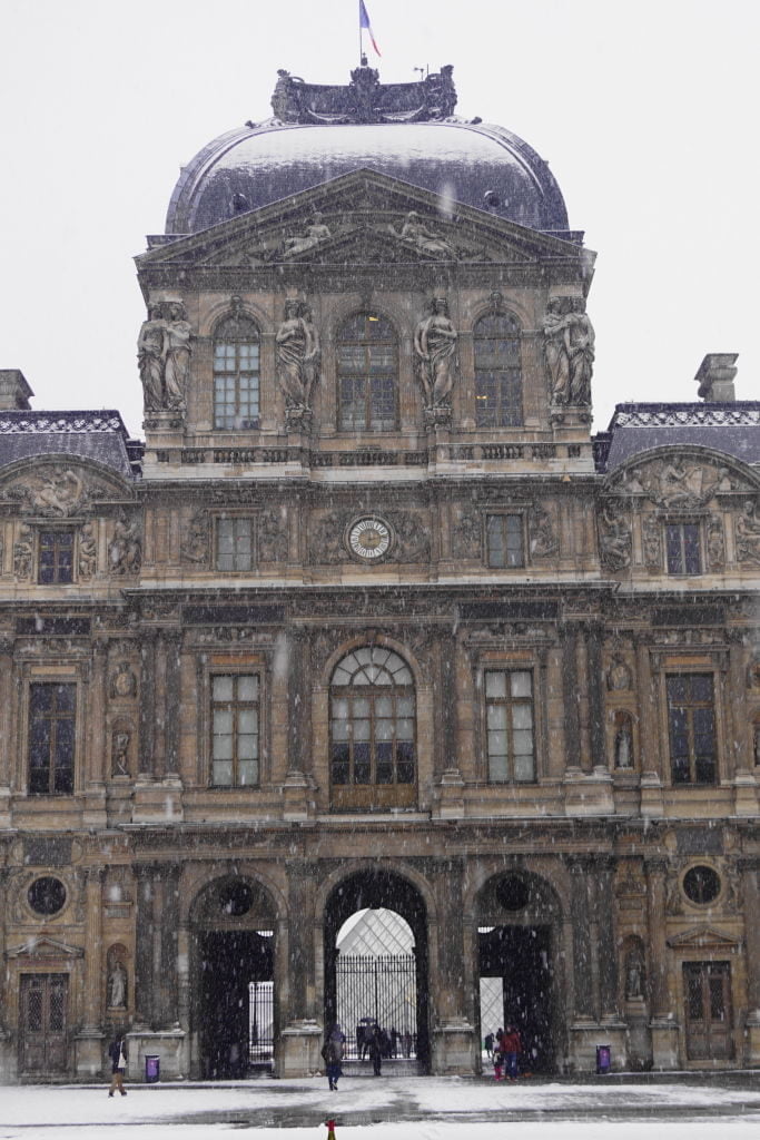 Louvre Cour Carrée - Viajar para Paris no inverno com neve!