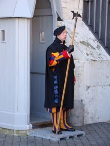 Soldado da Guarda Suíça - Dicas de Visita à Basílica de São Pedro