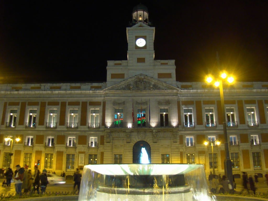 Prefeitura - Roteiro Madrid a pé, à noite e de graça!