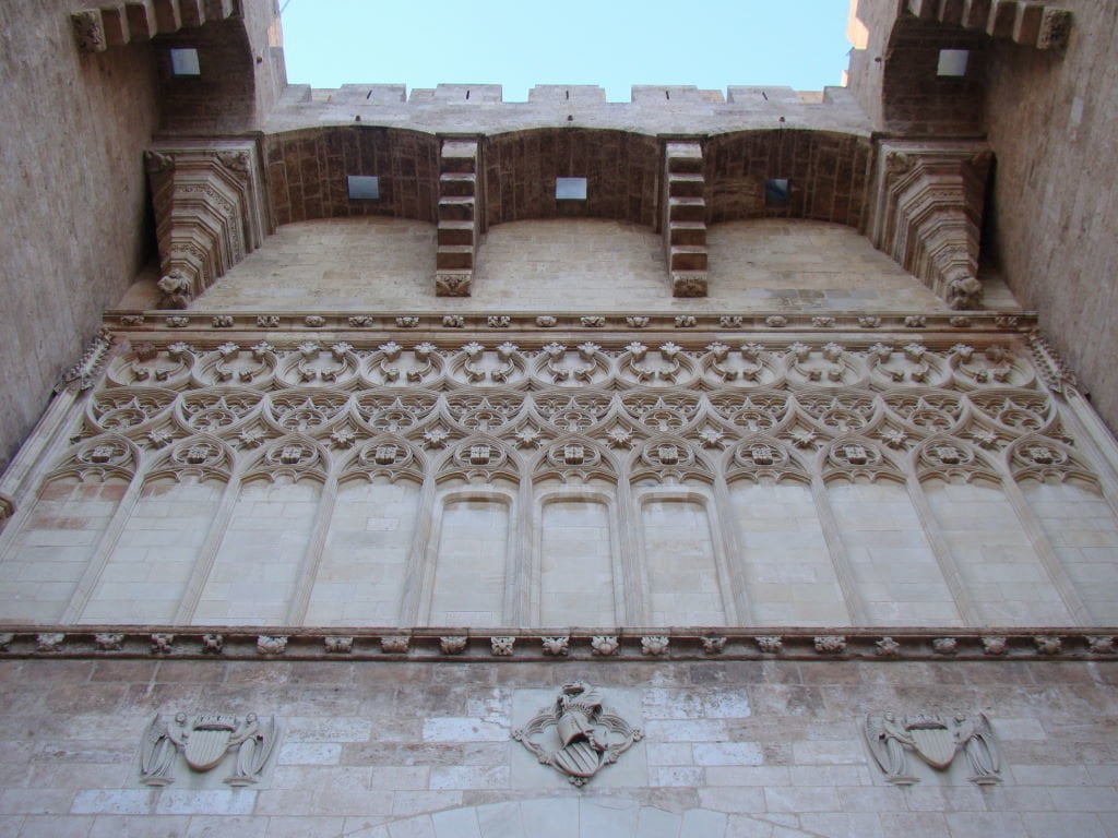 Detalhe da fachada dos Portões de Serrano - O que faze em Valência Espanha - Pontos Turísticos