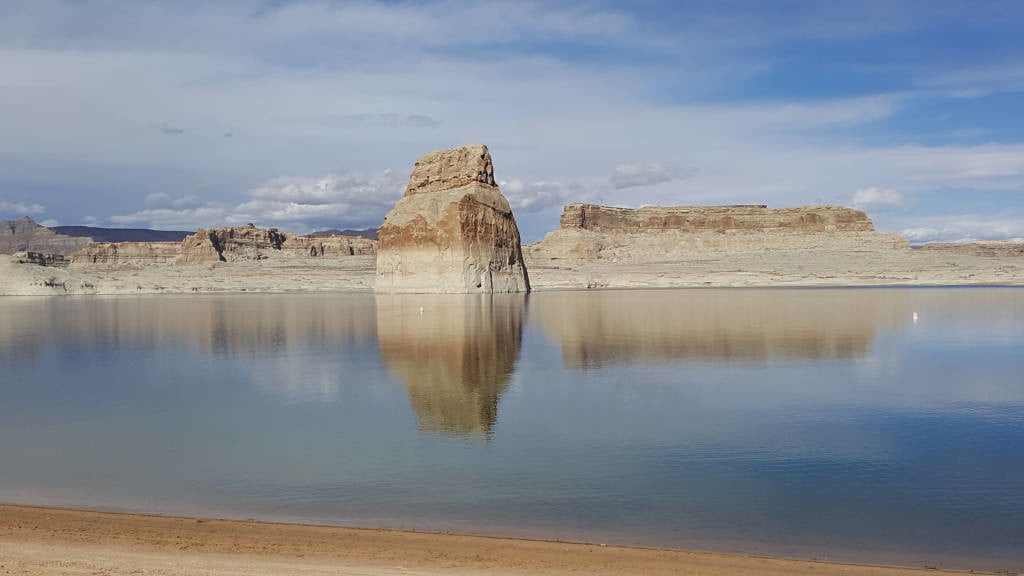 Lone Rock Beach - Visiting Antelope Canyon - The most spectacular canyon in USA! 