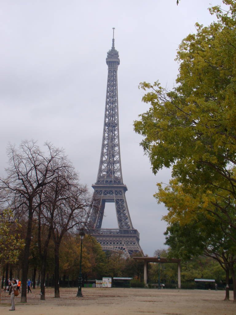 Champ de Mars - 5 days in Paris itinerary - Best attractions!