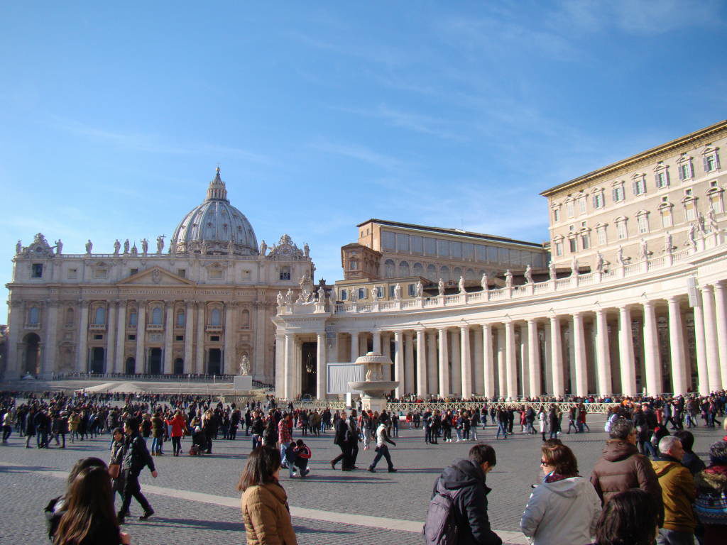 Fila para entrar na Basílica de São Pedro - Dicas de Roma
