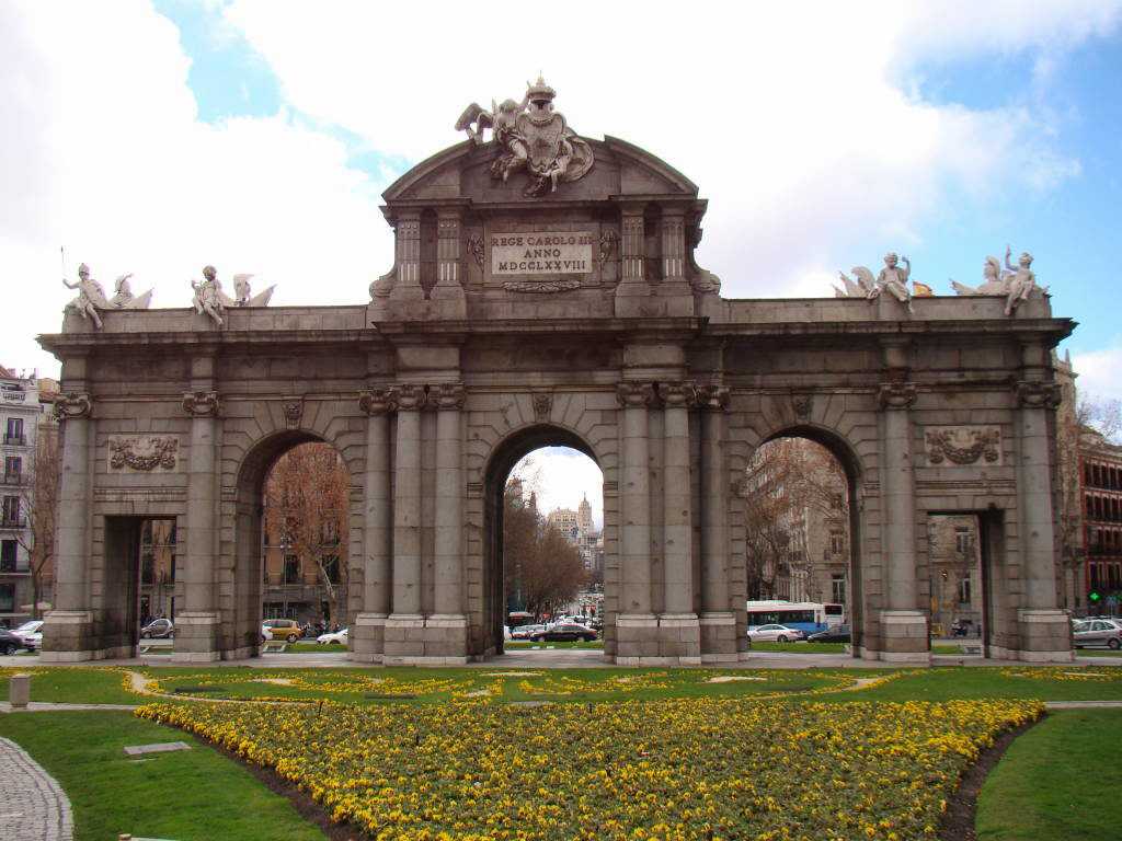 Puerta de Alcalá - Pontos Turísticos Madrid Espanha: Parque del Retiro!