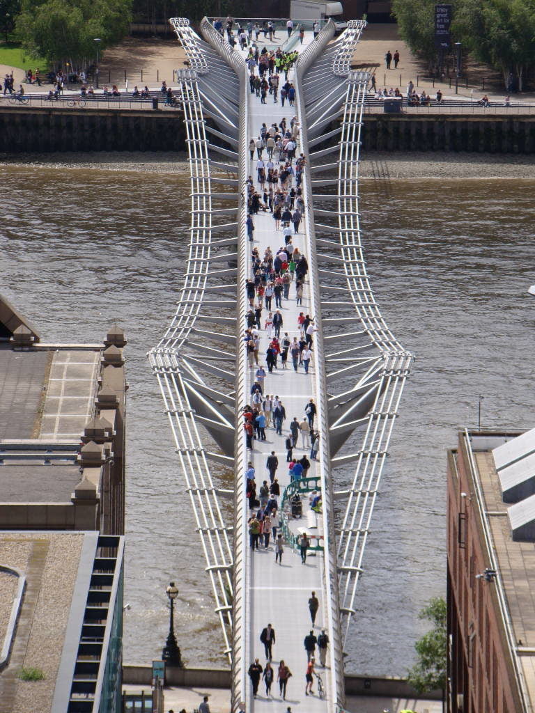 Millenium Bridge vista da St Paul's Cathedral - Verão em Londres - Pontos Turísticos Imperdíveis!