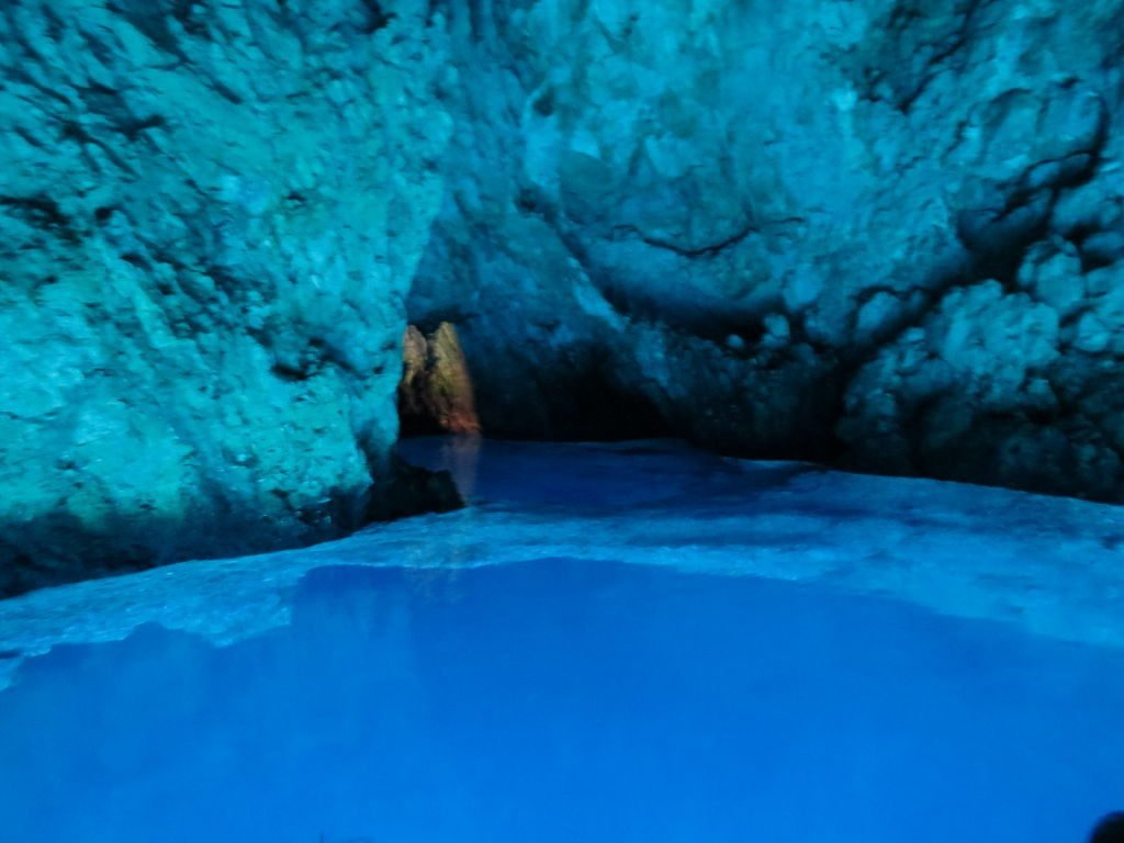 Gruta Azul na Ilha de Bisevo - Croácia Praias e Pontos Turísticos
