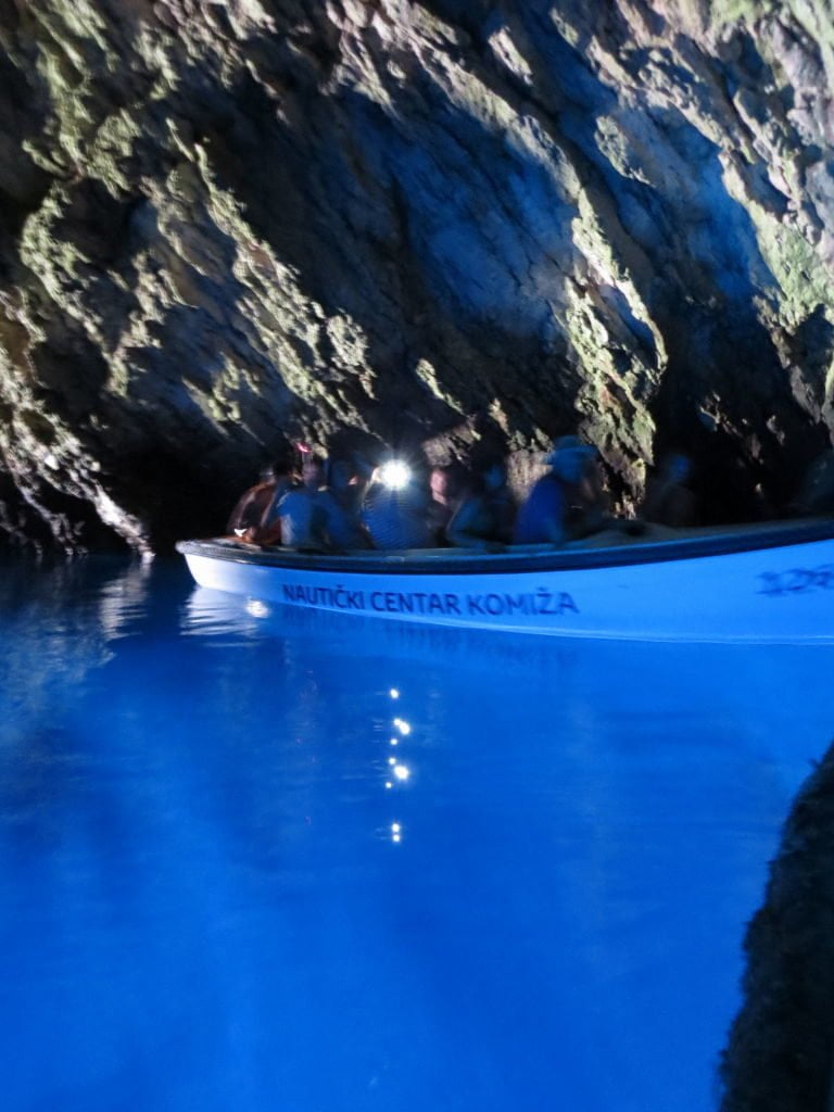 Gruta Azul na Ilha de Bisevo - Croácia Praias e Pontos Turísticos