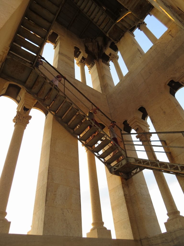 Torre da Catedral de Saint Domnius no Palácio de Diocleciano- O que fazer em Split Croácia