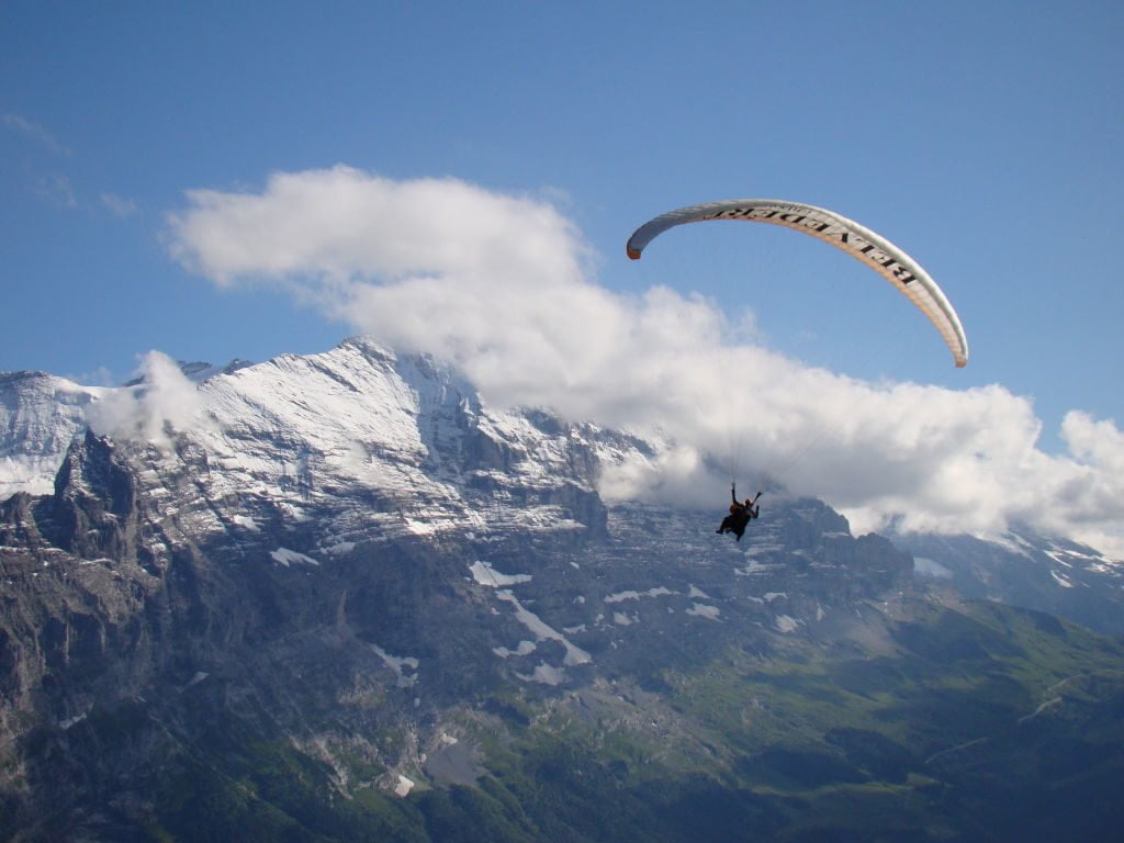 Luiza - Voo duplo de parapente em Grindelwald na Suíça