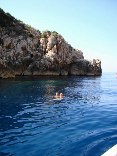 Nadando - O melhor dos passeios de barco em Capri Itália