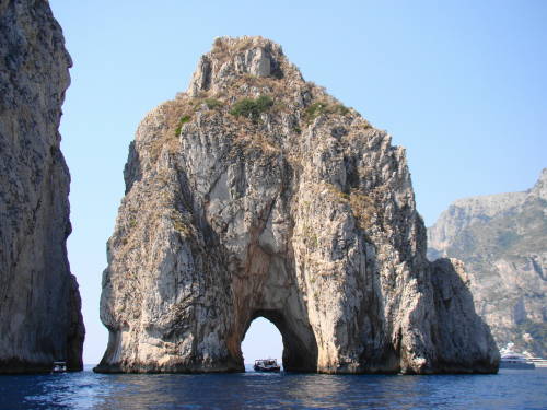 Faraglioni - Passeio de Barco Ilha de Capri Itália