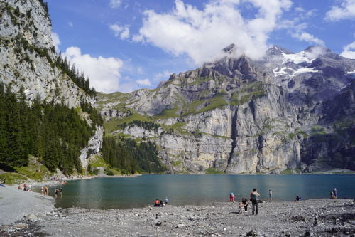 Lago Oeschinen em Kandersteg na Suíça