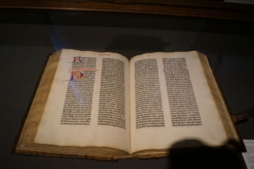 Bíblia de Gutenberg no Museu Plantin-Moretus