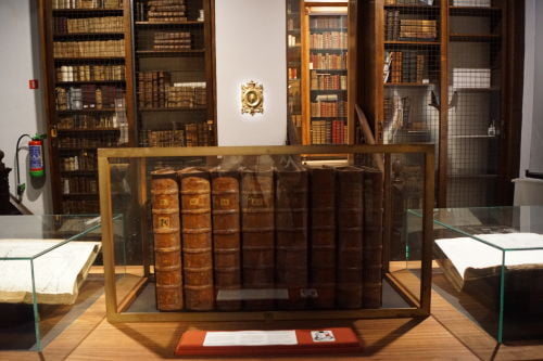 Bíblia em 8 volumes no Museu Plantin-Moretus