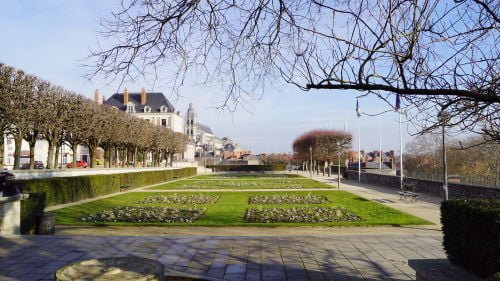 Jardim ao lado do Castelo Real de Blois -Cidades na França