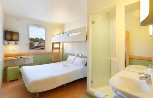 First Inn Hotel - Campos de lavanda na França