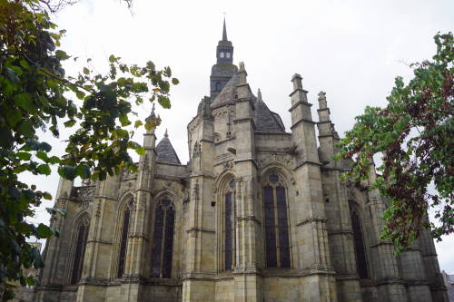 Fundos da Basílica Saint-Saveur - O que fazer em Dinan França