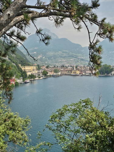 Riva del Garda vista do Caminho Ponale