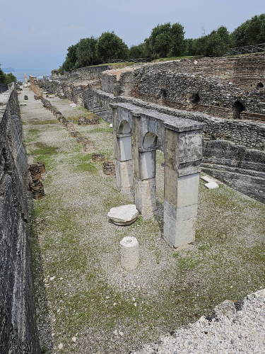 Terraço da Grotte di Catulo em Sirmione - O que fazer no Lago de Garda Itália